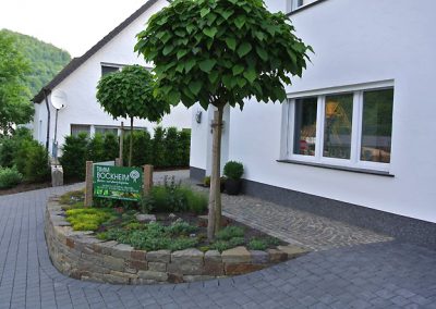 Bockheim Gartenbau - Natursteinarbeiten, Pflanz- und Pflegearbeiten, Treppenbau, Wasser im Garten, Pflasterarbeiten und vieles mehr!